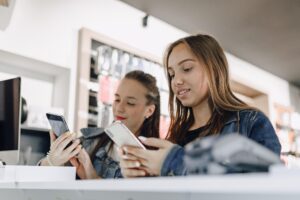 What Should Students Consider While Buying a Smartphone?